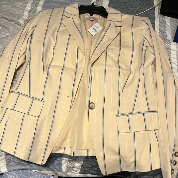 Women’s loft jacket. Beige size 4 with small blue, gray and white stripes - Picture 6 of 6